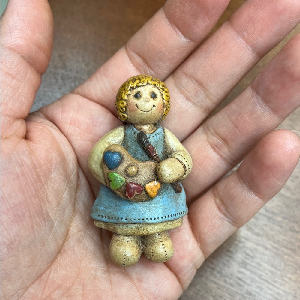 vintage Raggedy Ann artist pin or brooch.